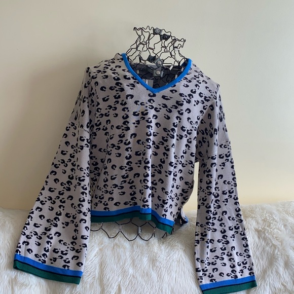 Heros & Dreamers Animal Printed Long Bell-Sleeve Hoodie XL - Picture 5 of 11